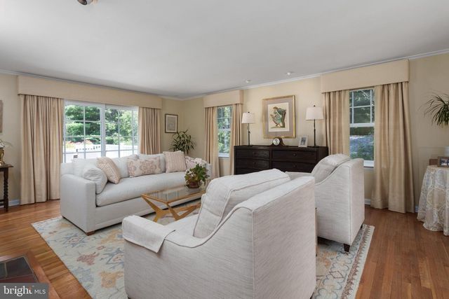 19 MAPLE LN, Pennington, NJ 08534