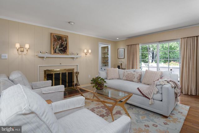 19 MAPLE LN, Pennington, NJ 08534