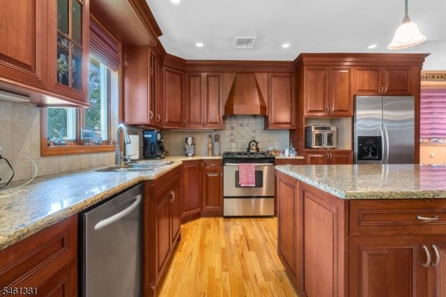 114 Lopez Rd, Cedar Grove Twp., NJ 07009