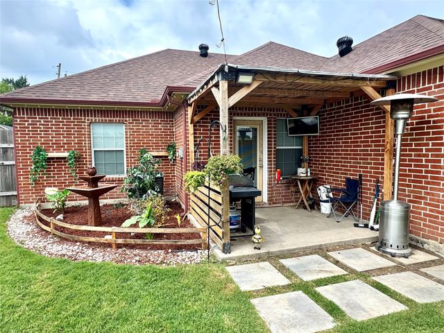 703 Perry Avenue, Waxahachie, TX 75165