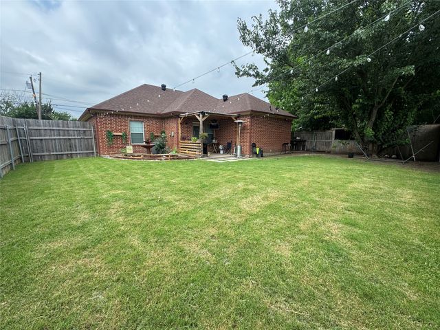 703 Perry Avenue, Waxahachie, TX 75165