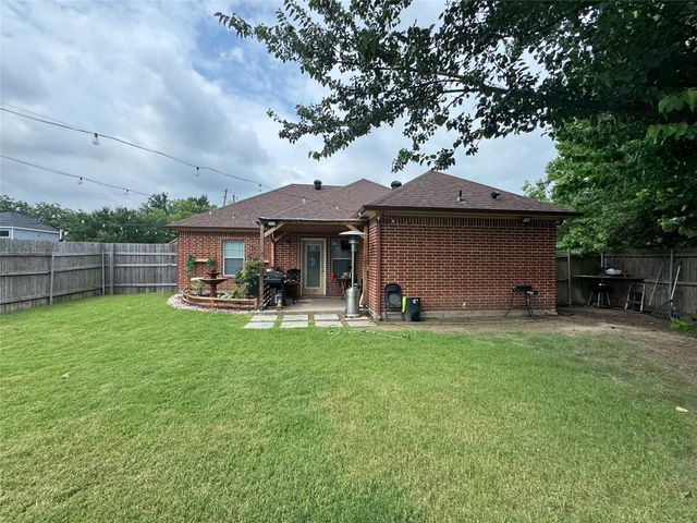 703 Perry Avenue, Waxahachie, TX 75165