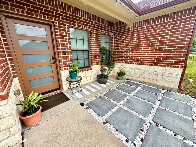 703 Perry Avenue, Waxahachie, TX 75165