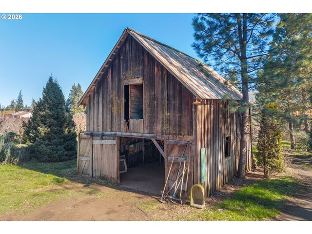 1580 MARKHAM Rd, Hood River, OR 97031