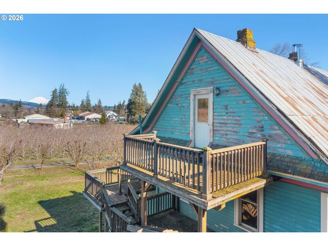1580 MARKHAM Rd, Hood River, OR 97031
