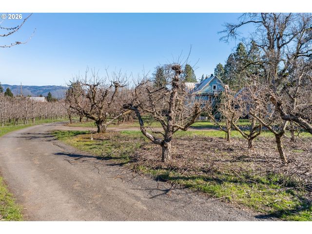 1580 MARKHAM Rd, Hood River, OR 97031