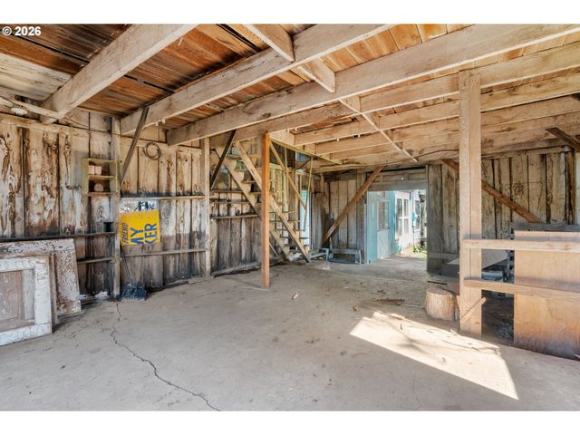 1580 MARKHAM Rd, Hood River, OR 97031