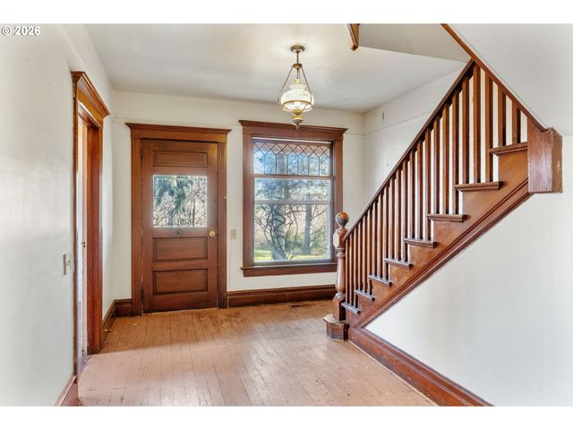 1580 MARKHAM Rd, Hood River, OR 97031