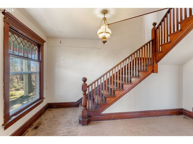 1580 MARKHAM Rd, Hood River, OR 97031