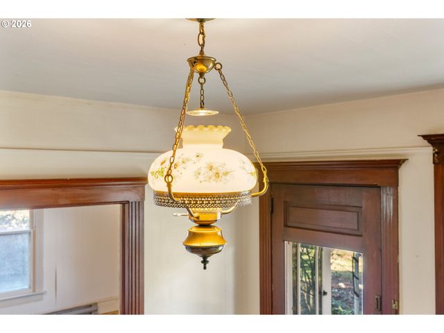 1580 MARKHAM Rd, Hood River, OR 97031