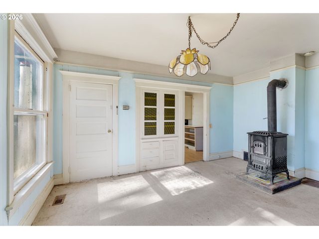 1580 MARKHAM Rd, Hood River, OR 97031