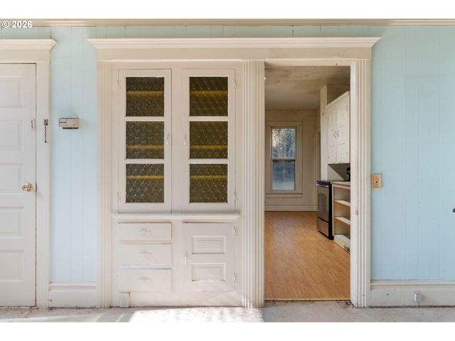 1580 MARKHAM Rd, Hood River, OR 97031