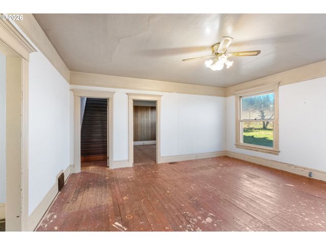 1580 MARKHAM Rd, Hood River, OR 97031