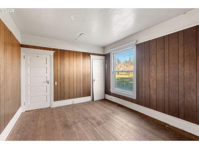 1580 MARKHAM Rd, Hood River, OR 97031