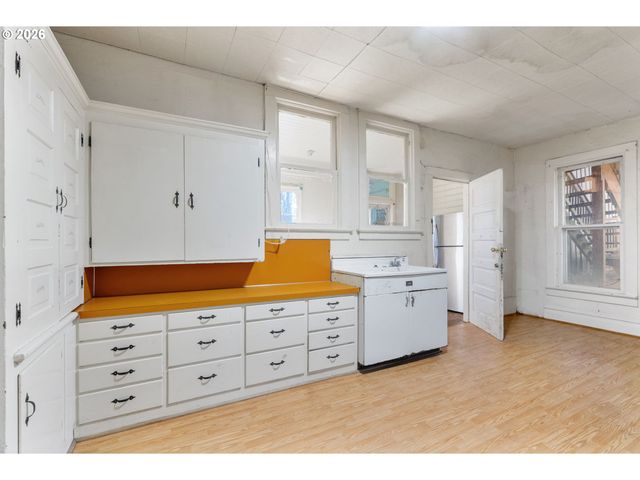 1580 MARKHAM Rd, Hood River, OR 97031