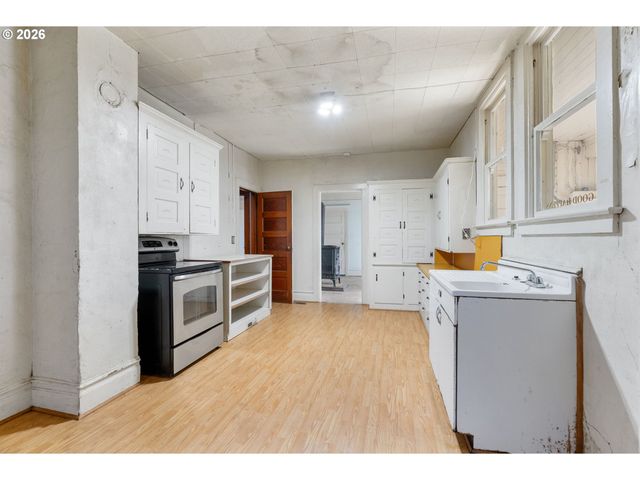 1580 MARKHAM Rd, Hood River, OR 97031