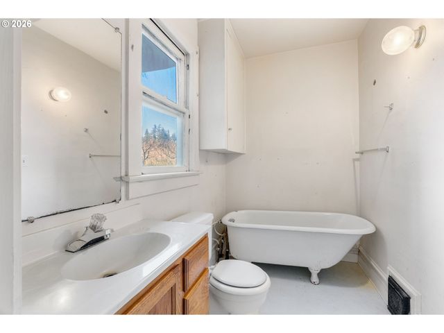 1580 MARKHAM Rd, Hood River, OR 97031