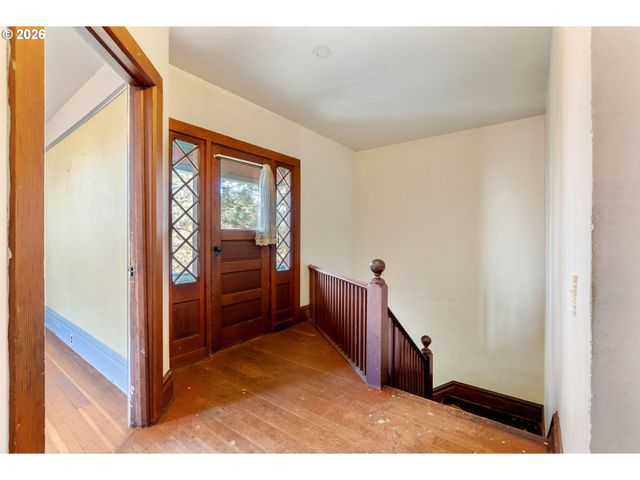 1580 MARKHAM Rd, Hood River, OR 97031