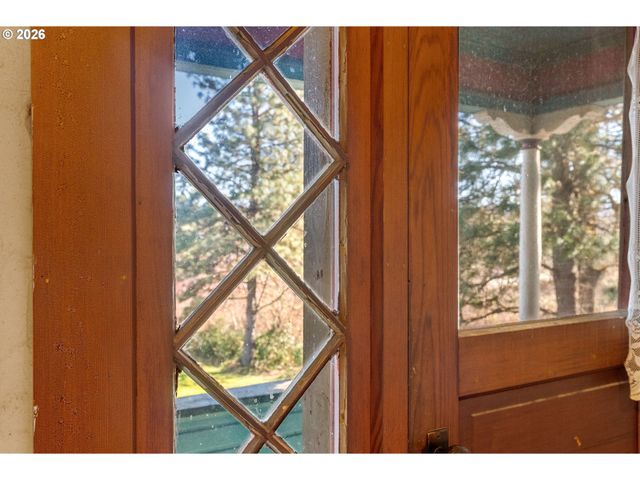 1580 MARKHAM Rd, Hood River, OR 97031