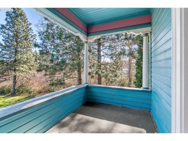 1580 MARKHAM Rd, Hood River, OR 97031