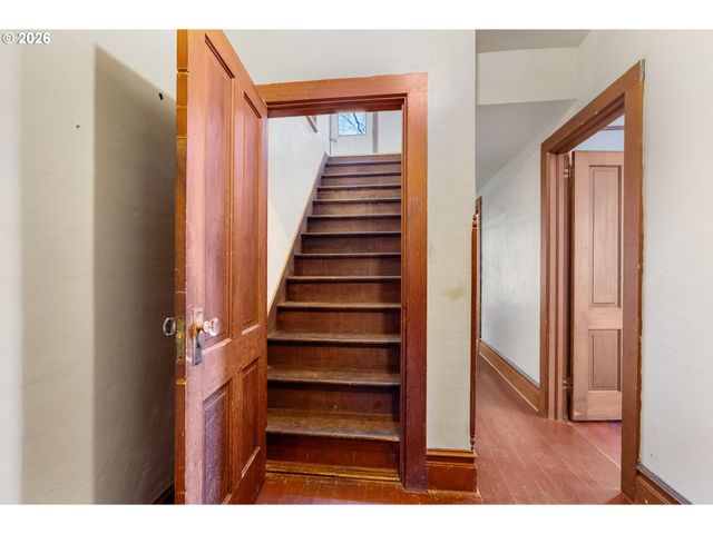 1580 MARKHAM Rd, Hood River, OR 97031