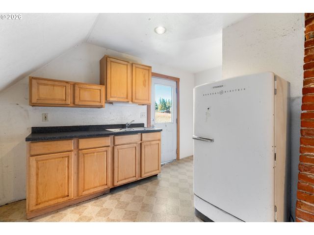 1580 MARKHAM Rd, Hood River, OR 97031