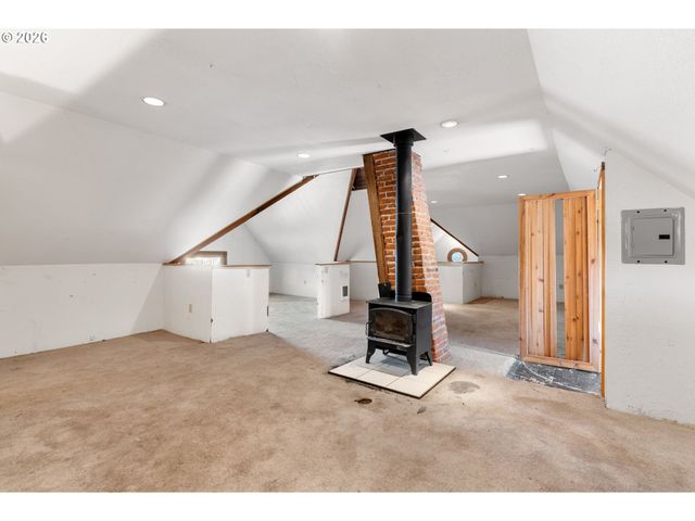 1580 MARKHAM Rd, Hood River, OR 97031