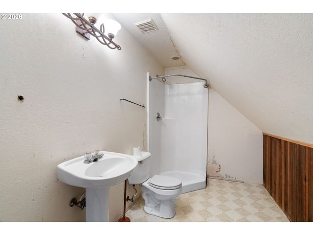 1580 MARKHAM Rd, Hood River, OR 97031