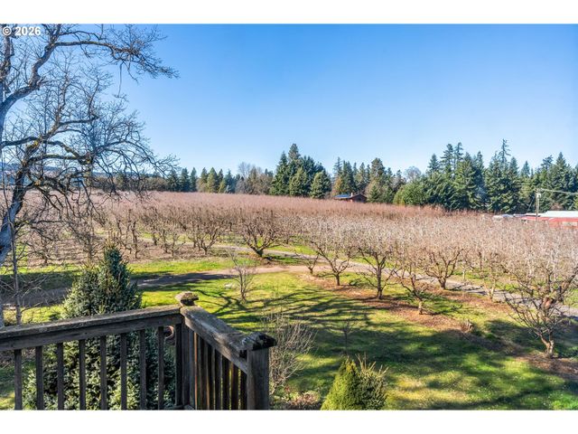 1580 MARKHAM Rd, Hood River, OR 97031