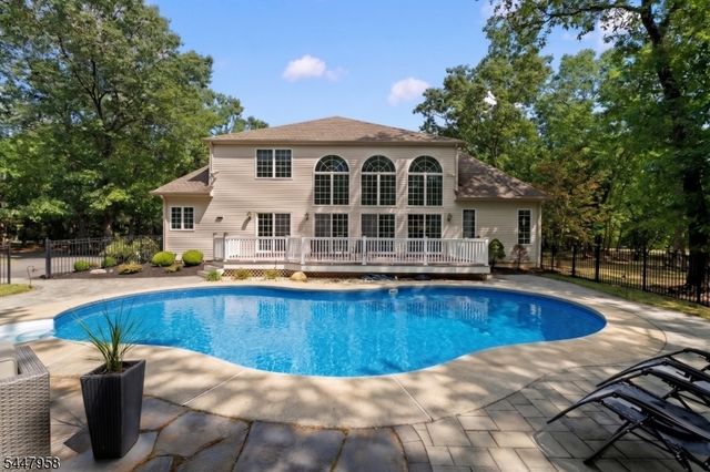 7 Harmony Ct, Southampton Twp., NJ 08088