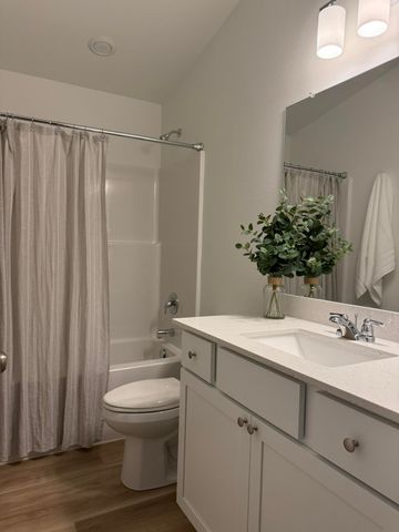 604 NE Mitchell Street 169, Madras, OR 97741