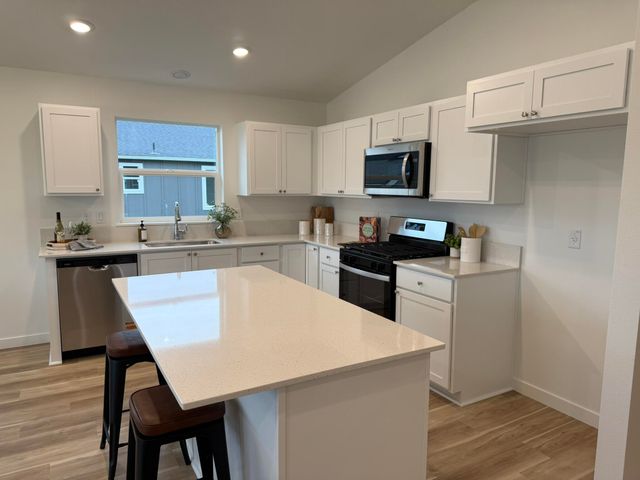 604 NE Mitchell Street 169, Madras, OR 97741