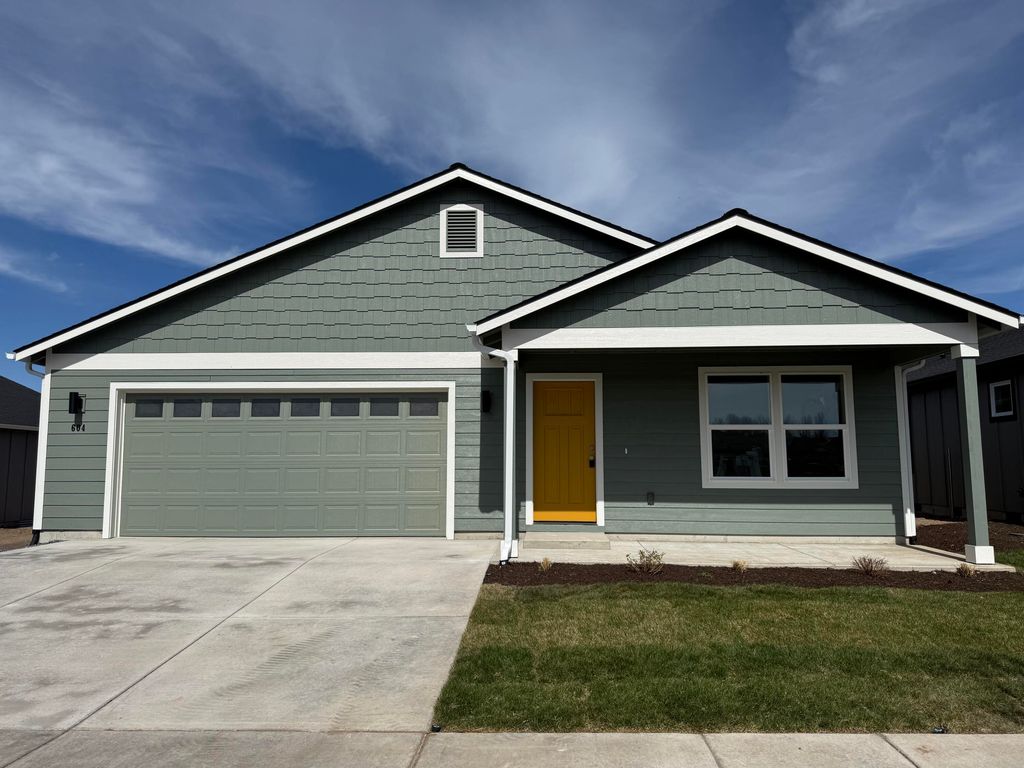 604 NE Mitchell Street 169, Madras, OR 97741