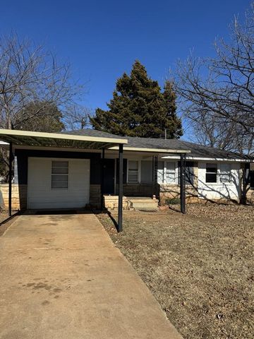 1215 NW Logan Avenue, Lawton, OK 73507