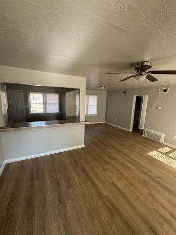 1215 NW Logan Avenue, Lawton, OK 73507