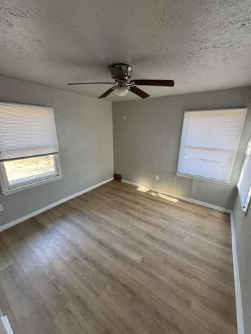 1215 NW Logan Avenue, Lawton, OK 73507