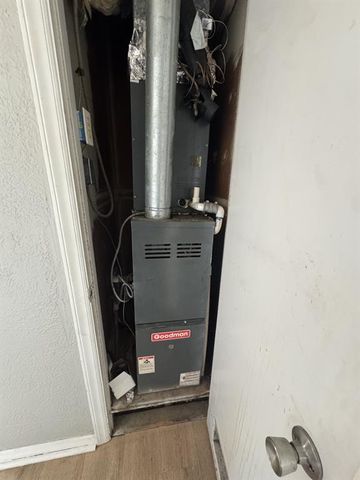 1215 NW Logan Avenue, Lawton, OK 73507