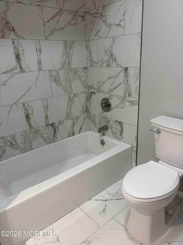 129 Amberly Drive D, Manalapan, NJ 07726