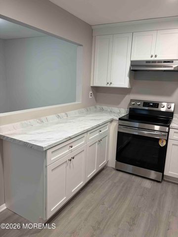 129 Amberly Drive D, Manalapan, NJ 07726
