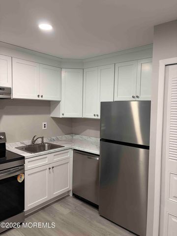 129 Amberly Drive D, Manalapan, NJ 07726