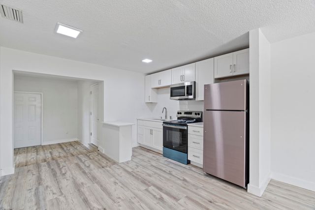 662 Granada Street, Fort Pierce, FL 34949