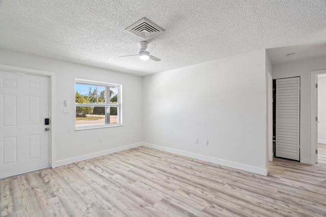 662 Granada Street, Fort Pierce, FL 34949