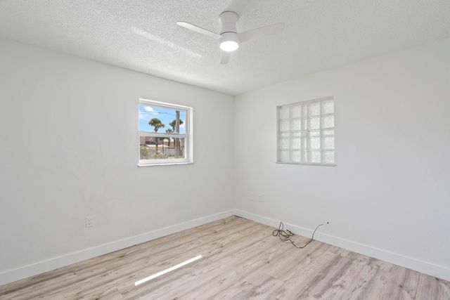 662 Granada Street, Fort Pierce, FL 34949