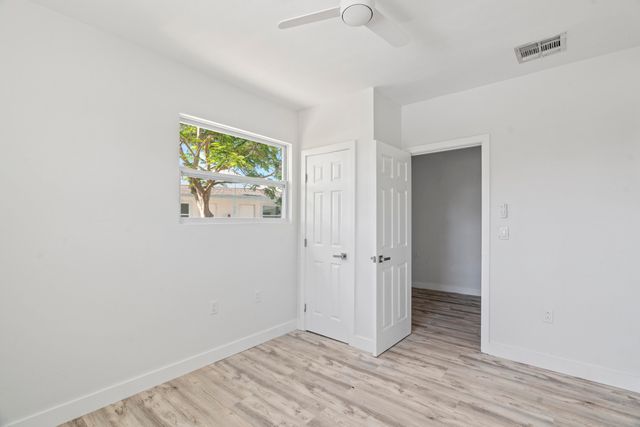 662 Granada Street, Fort Pierce, FL 34949