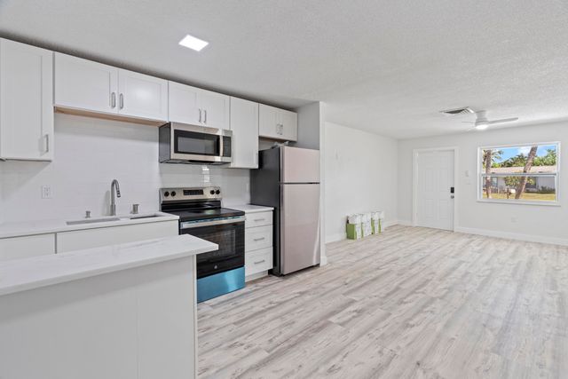 662 Granada Street, Fort Pierce, FL 34949