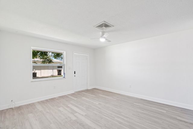 662 Granada Street, Fort Pierce, FL 34949