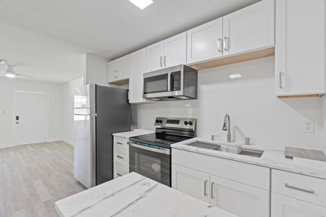 662 Granada Street, Fort Pierce, FL 34949