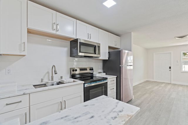 662 Granada Street, Fort Pierce, FL 34949