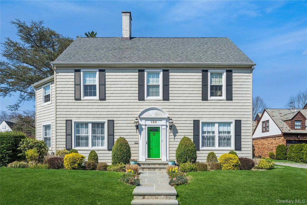 154 Wellington Road, Garden City, NY 11530