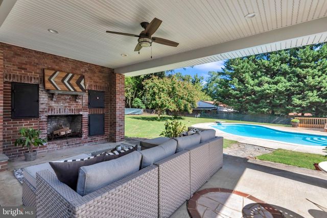 946 SHORE ACRES RD, Arnold, MD 21012